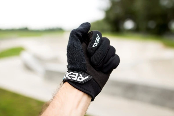 RKD800 REKD Status Gloves Black PROMO 04.jpg