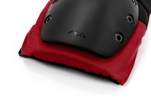 RKD620 REKD Knee Ramp Pads BlackRed Detail 2.jpg
