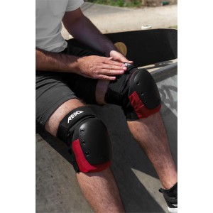 RKD620 REKD Ramp Knee Pads BlackRed Putting On 1.jpg