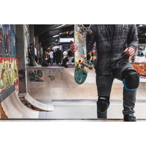 RKD620 REKD Ramp Knee Pads BlackBlue Lifestyle 1.jpg