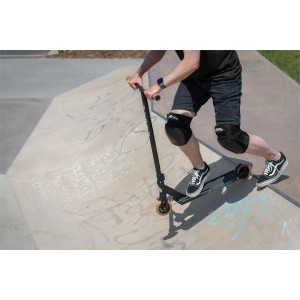 RKD620 REKD Ramp Knee Pads Black Lifestyle 1.jpg