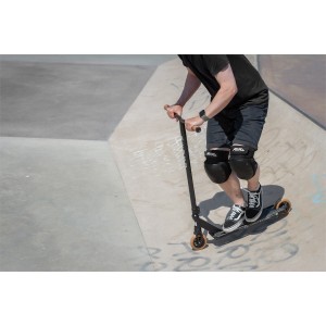 RKD620 REKD Ramp Knee Pads Black Lifestyle 2.jpg