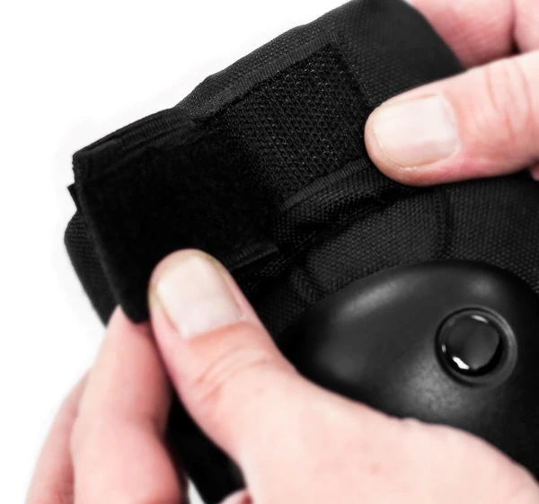 RKD590 REKD Junior Heavy Duty Pad Set Black Elbow Pads Detail.jpg