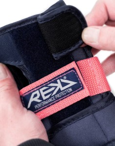 RKD600 REKD Heavy Duty Pad Set BluePink Wrist Guards Detail.jpg