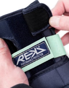 RKD600 REKD Heavy Duty Pad Set BlueMint Wrist Guards Detail.jpg