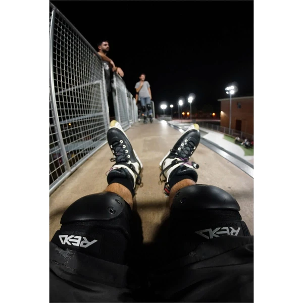 RKD650 REKD Pro Ramp Knee Pads Black Lifestyle 1.jpg