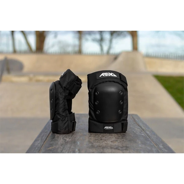 RKD650 REKD Pro Ramp Knee Pads Black Lifestyle 3.jpg