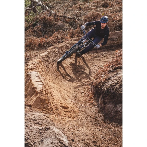 RKD800 REKD Status Gloves Grey Promo 04.jpg