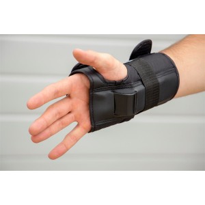 RKD490 REKD Wrist Guards Black Promo 02.jpg