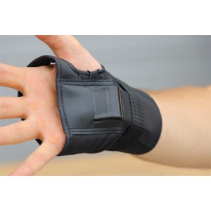 RKD490 REKD Wrist Guards Black Promo 03.jpg